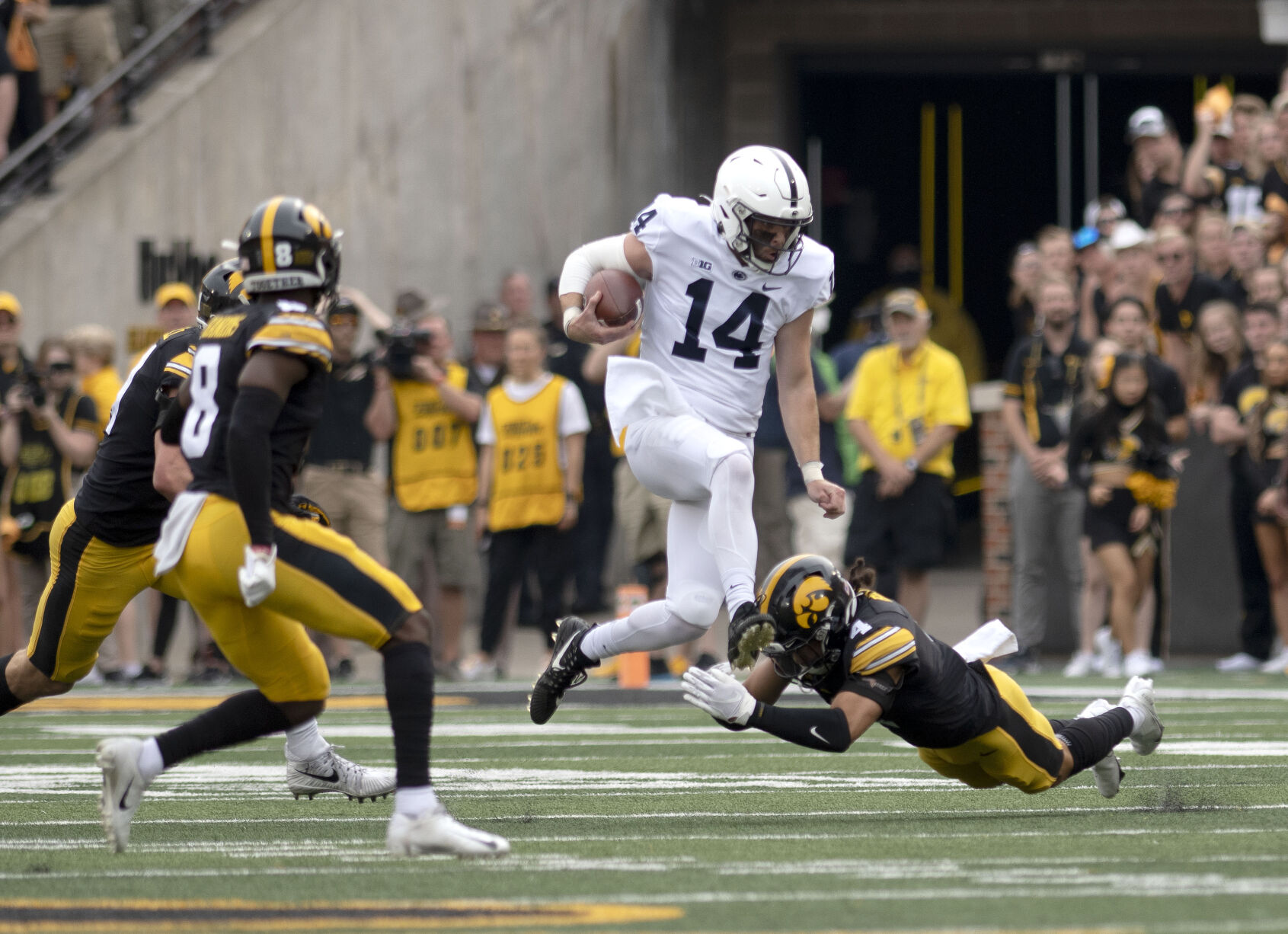 Penn State football vs. Iowa, Clifford (14)